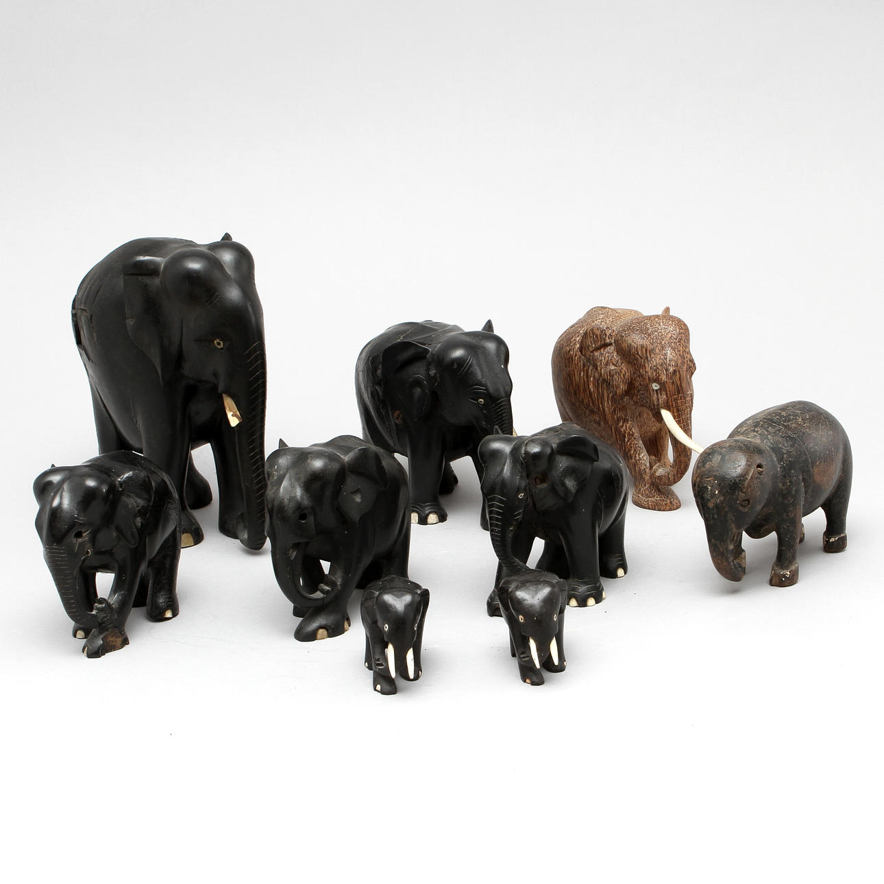 FIGURER, 9 st, trä, orientaliska, 1800/1900-tal.