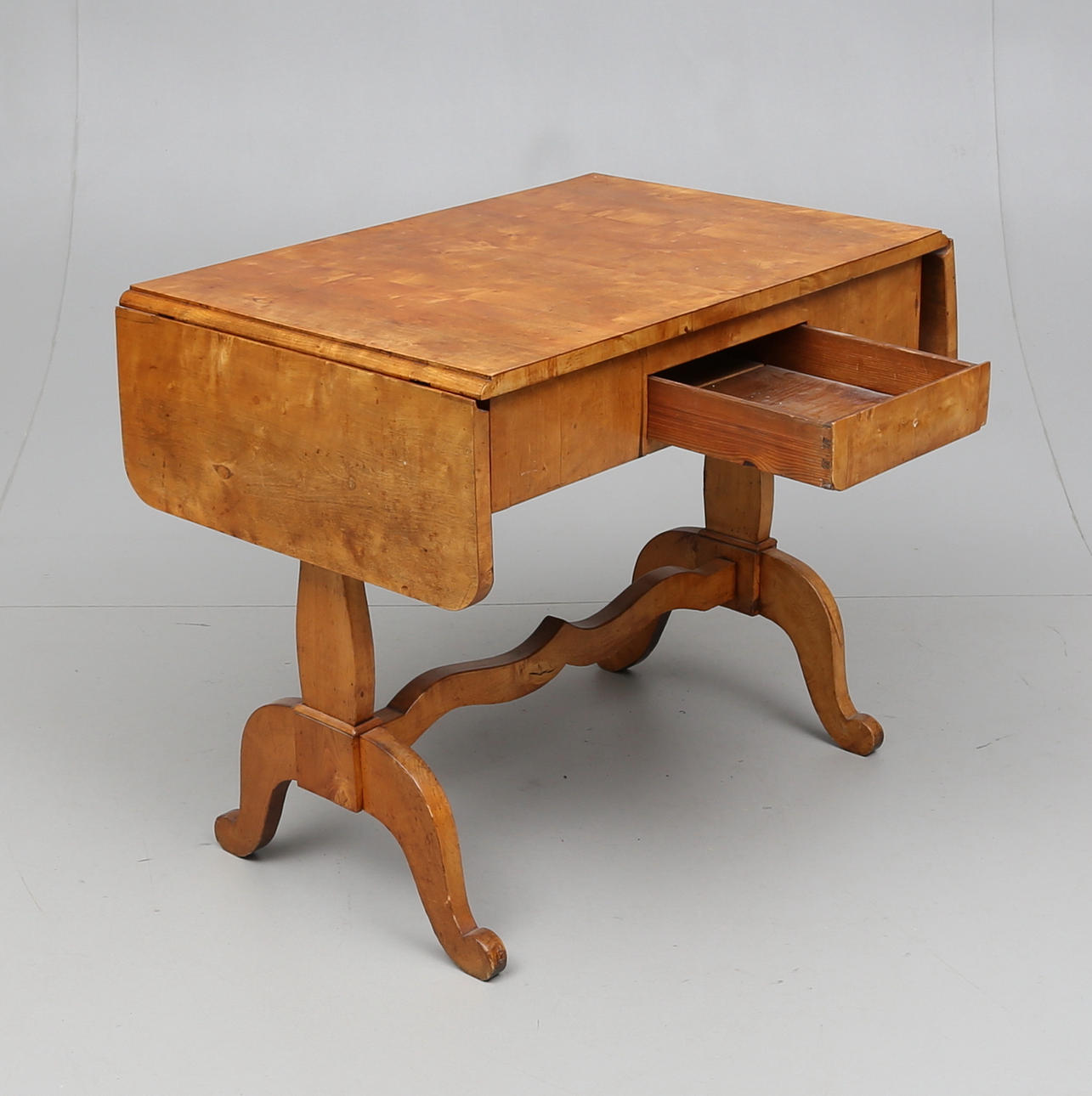 BORD MED KLAFFAR, björk, empir, 1800-talets mitt.