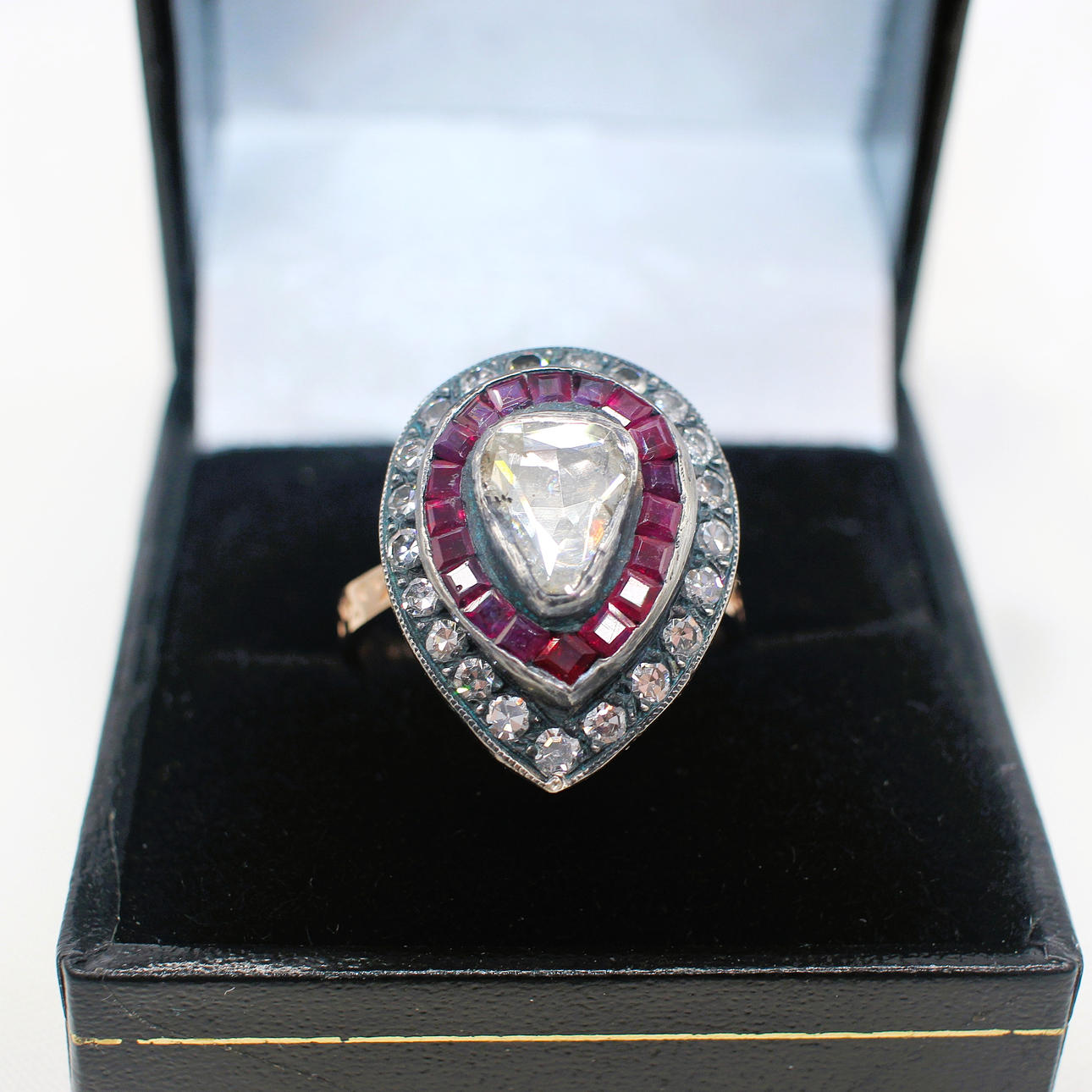 LARGE RUBY & DIAMOND RING.