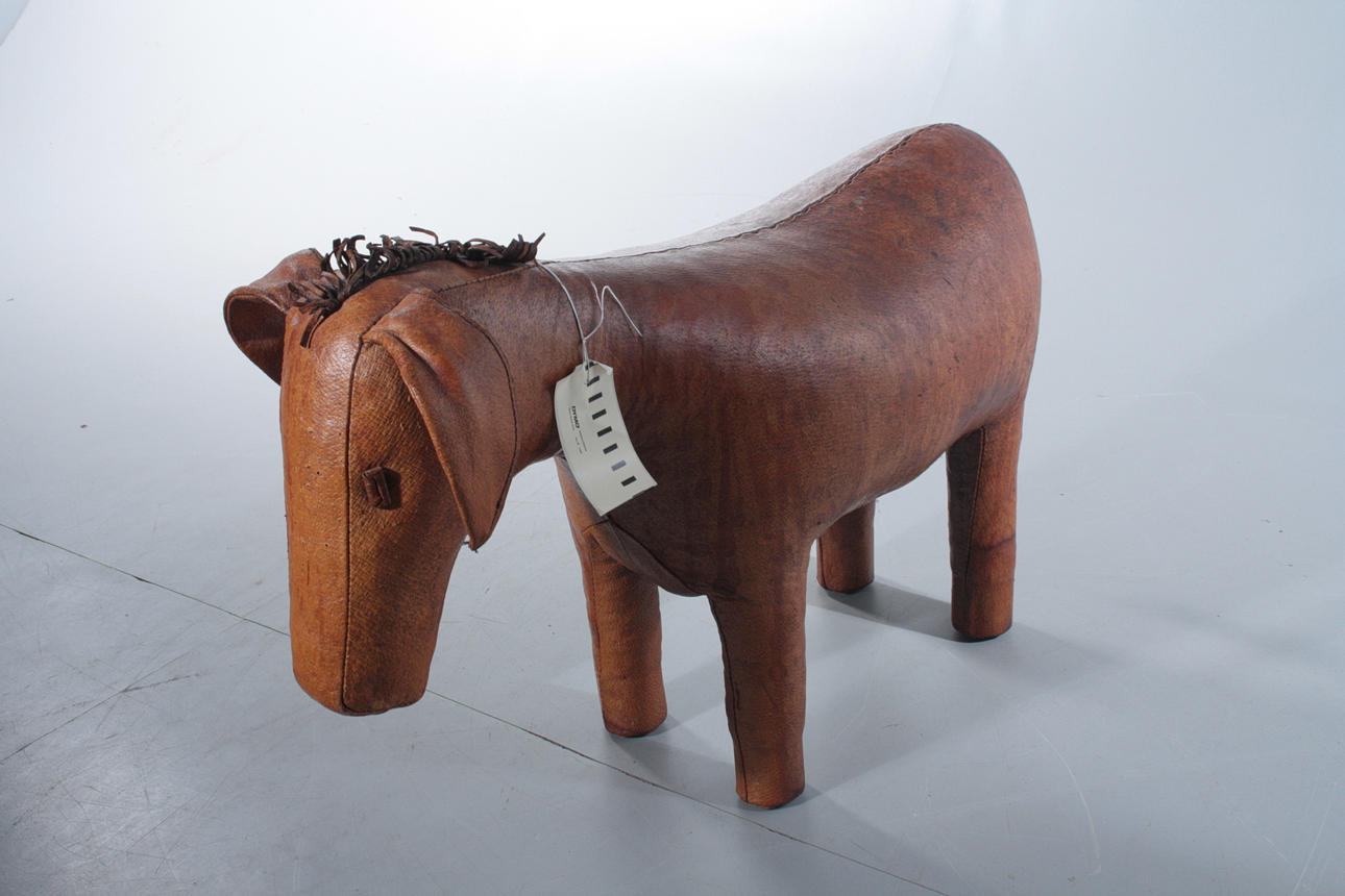 FOTPALL / ÅSNA, brunt läder. Möjligtvis Dimitri Omersa & Co. Firma svenskt tenn, 1900-tal.