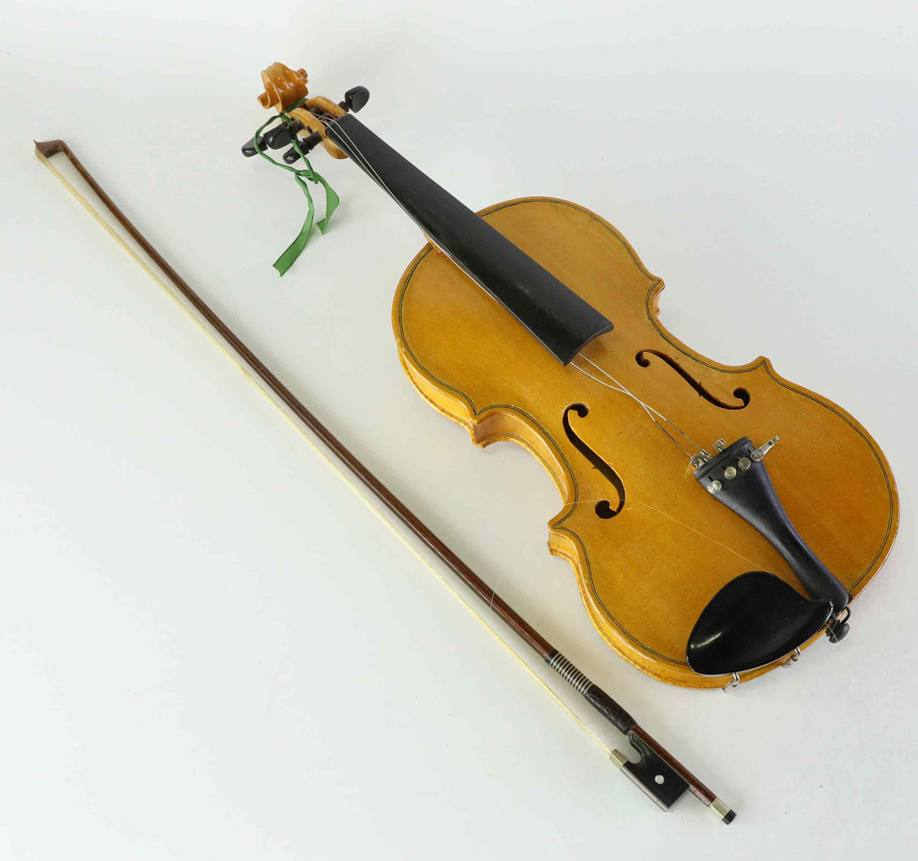 Violin and string, built by Tore Niklasson, Norrköping, 1925.