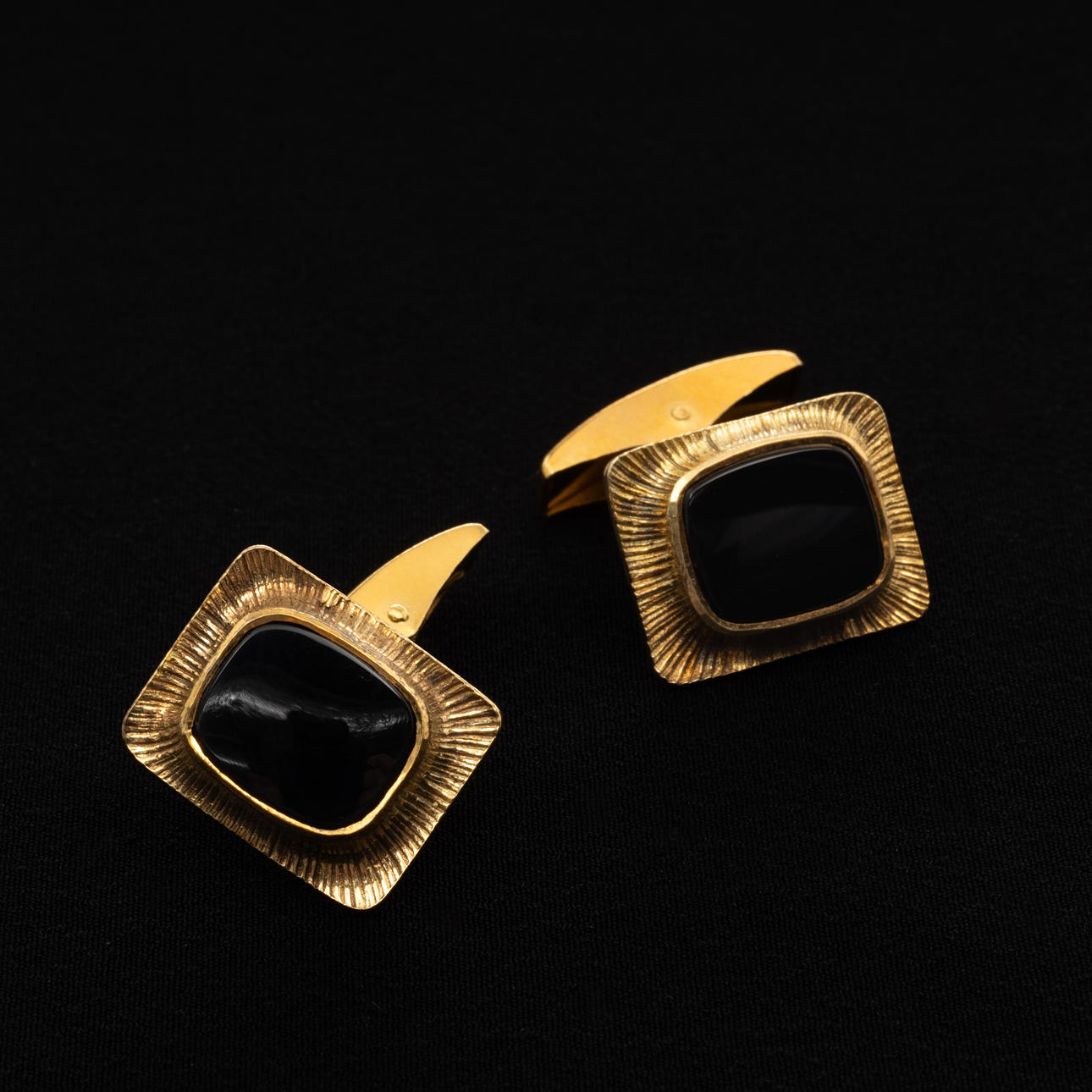 CUFFLINKS, Gilt silver, Onyx.