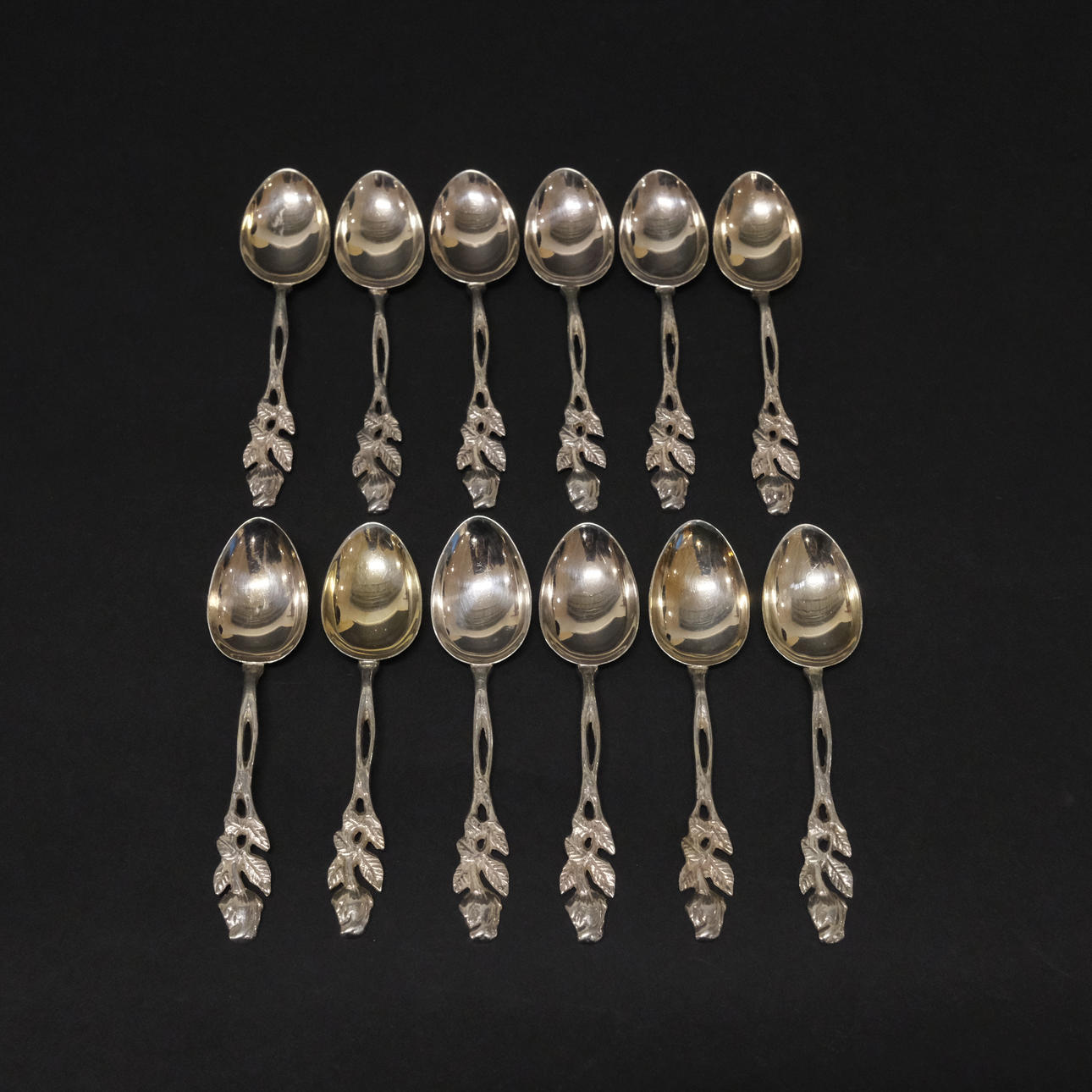 TWELVE MOCCASKETS, SILVER.