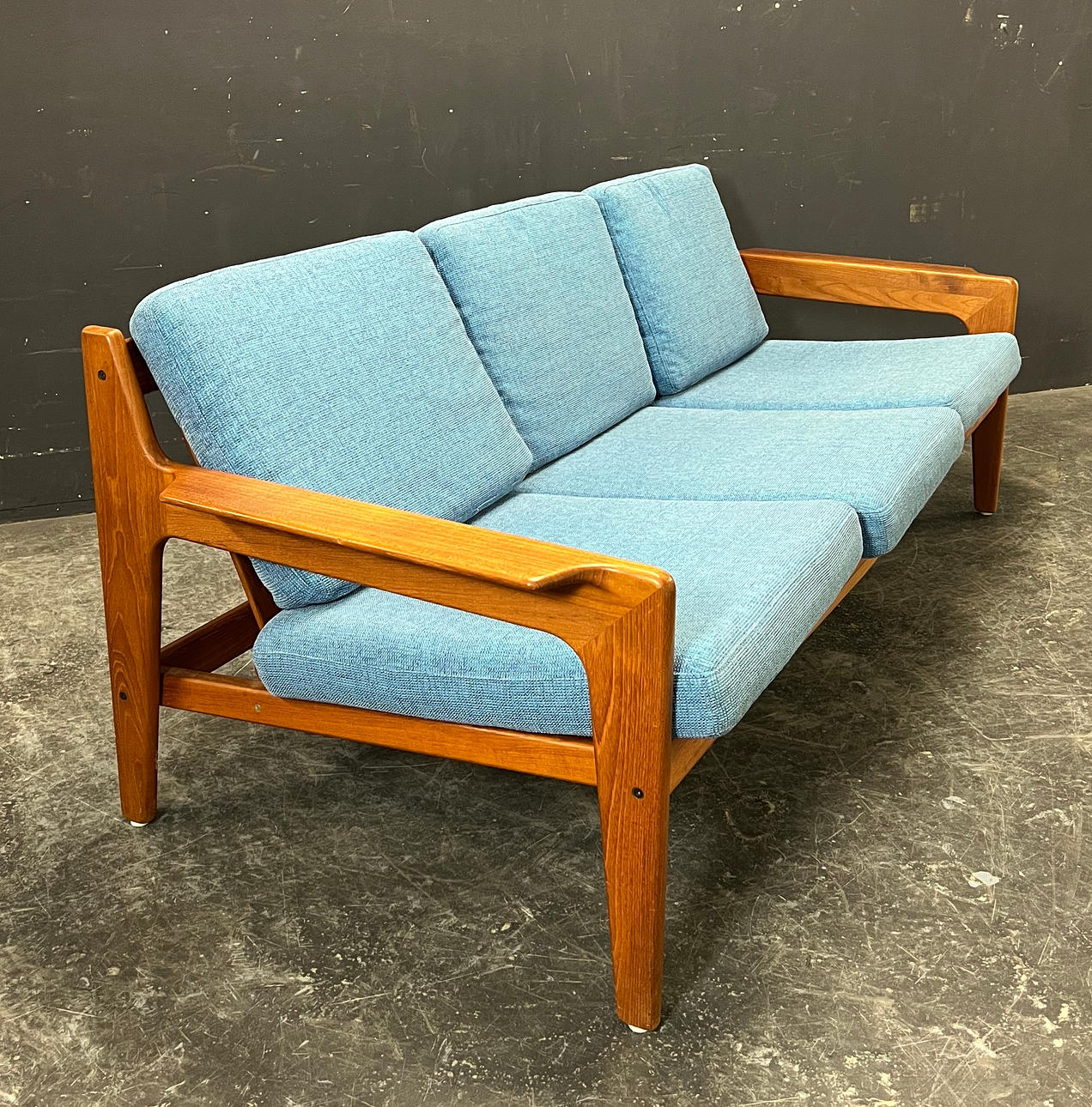 ARNE WAHL IVERSEN. SOFA.