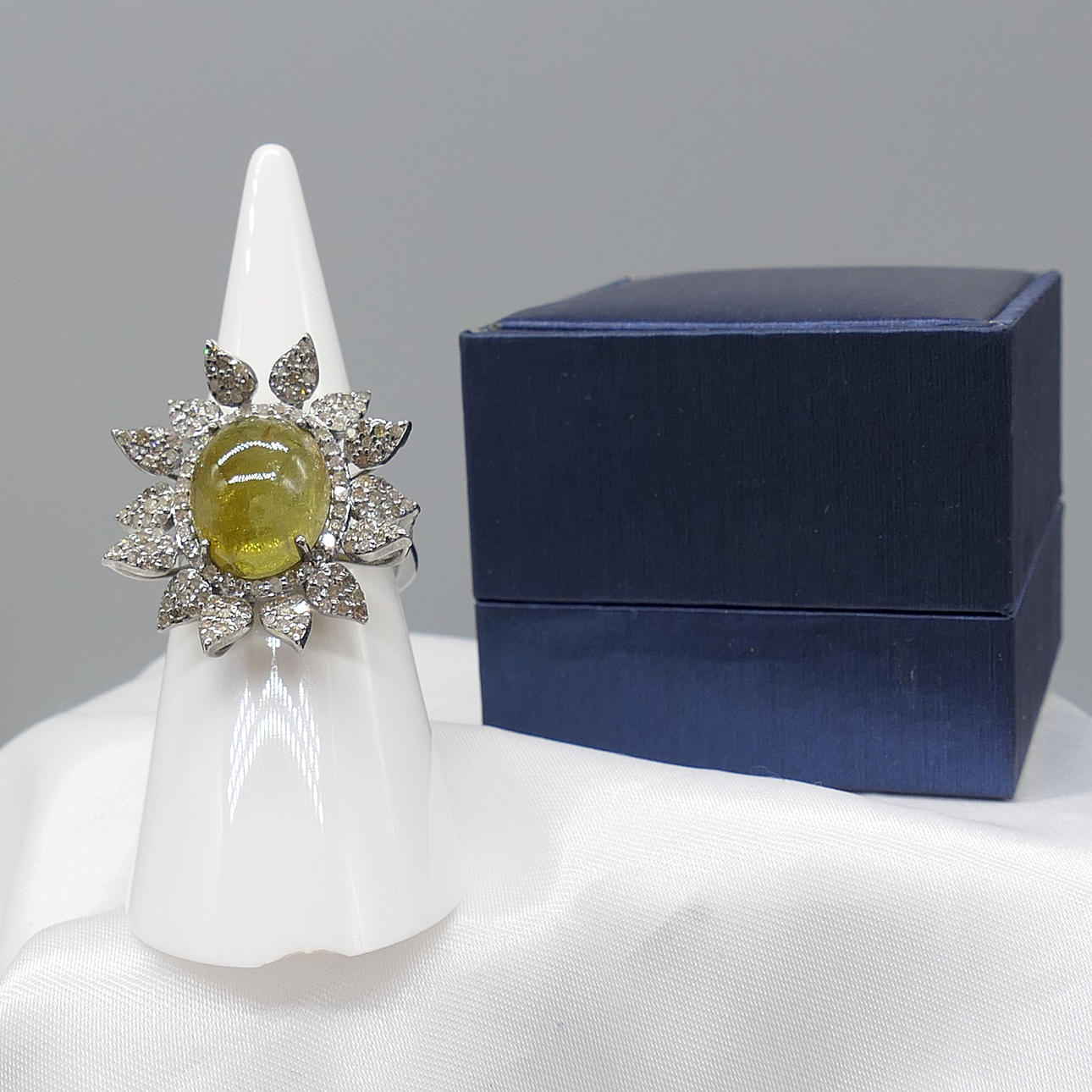 FOLIATE TOURMALINE & DIAMOND ring.