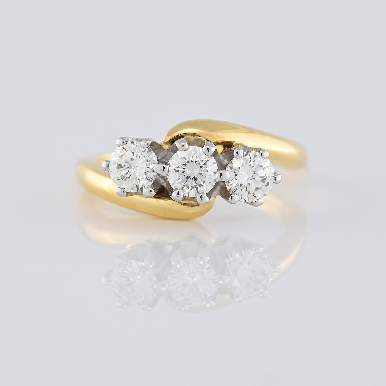 0.50CT DIAMOND 3-stone ring.
