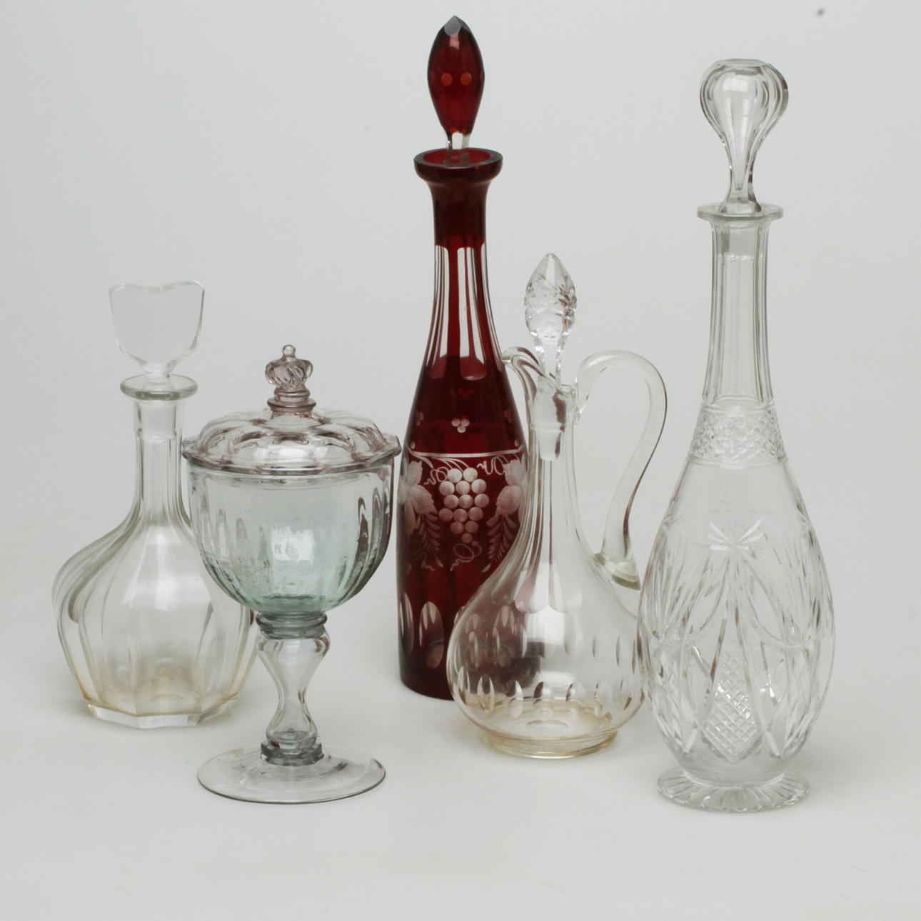 KARAFFER, 4 st, glas, LOCKSKÅL, på fot, glas.