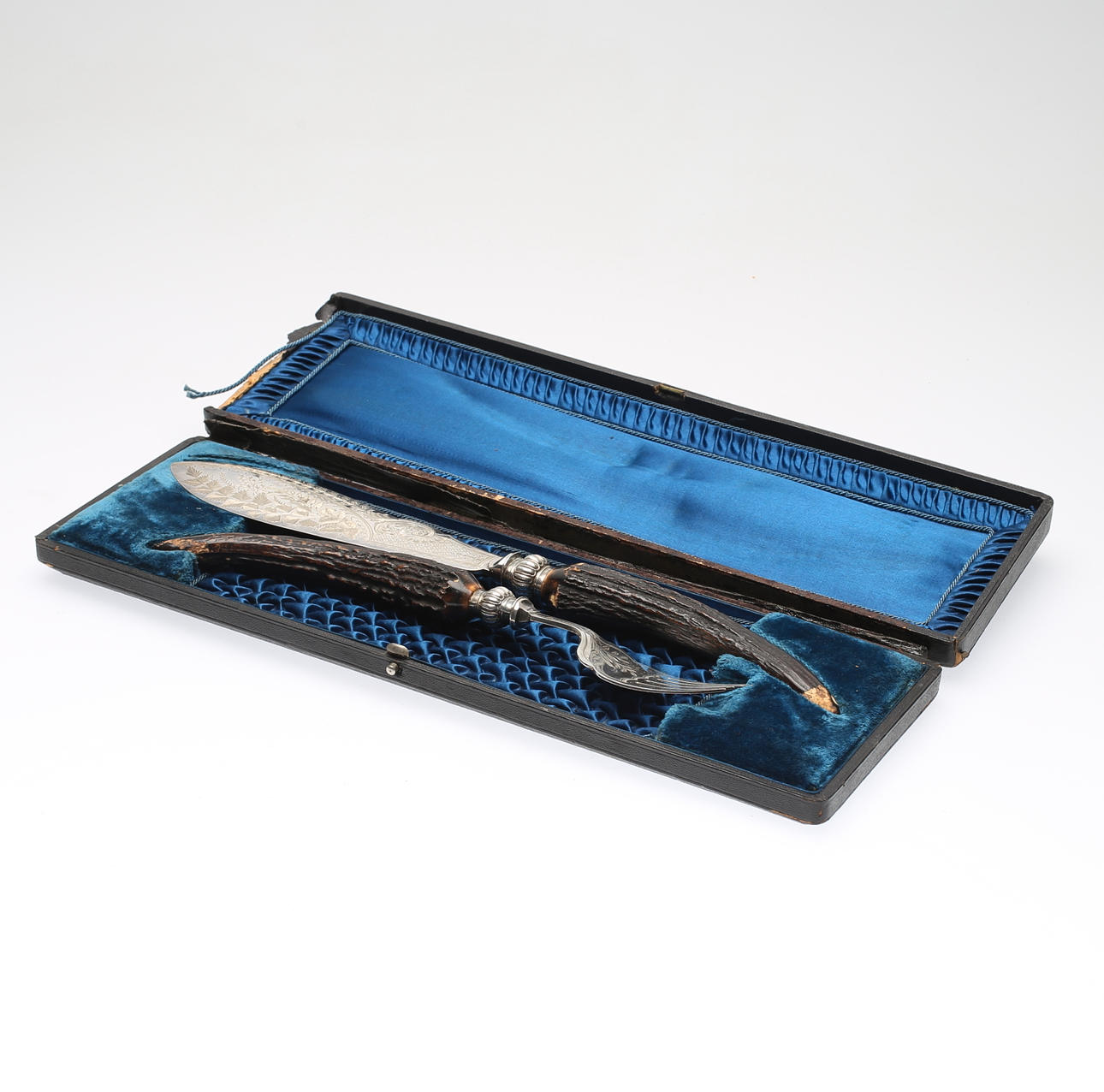 SKINKBESTICK, 2 delar, nysilver, sekelskiftet 1900.