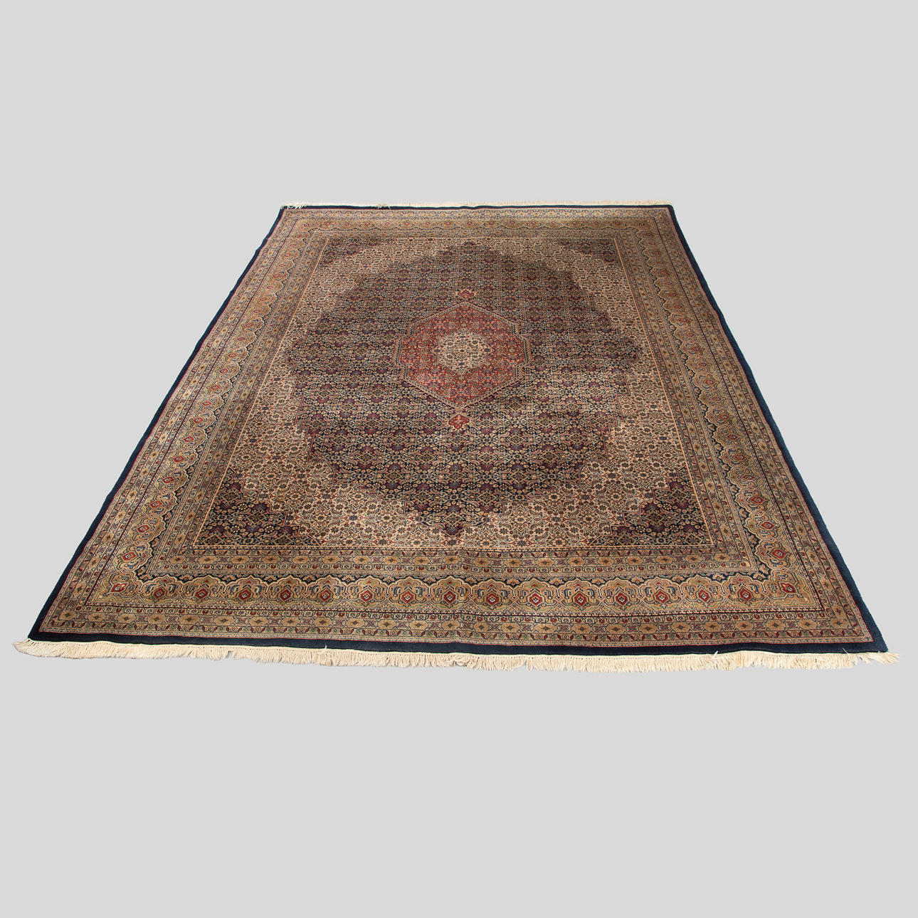 Bidjar Rug, ca. 300 x 396 cm.