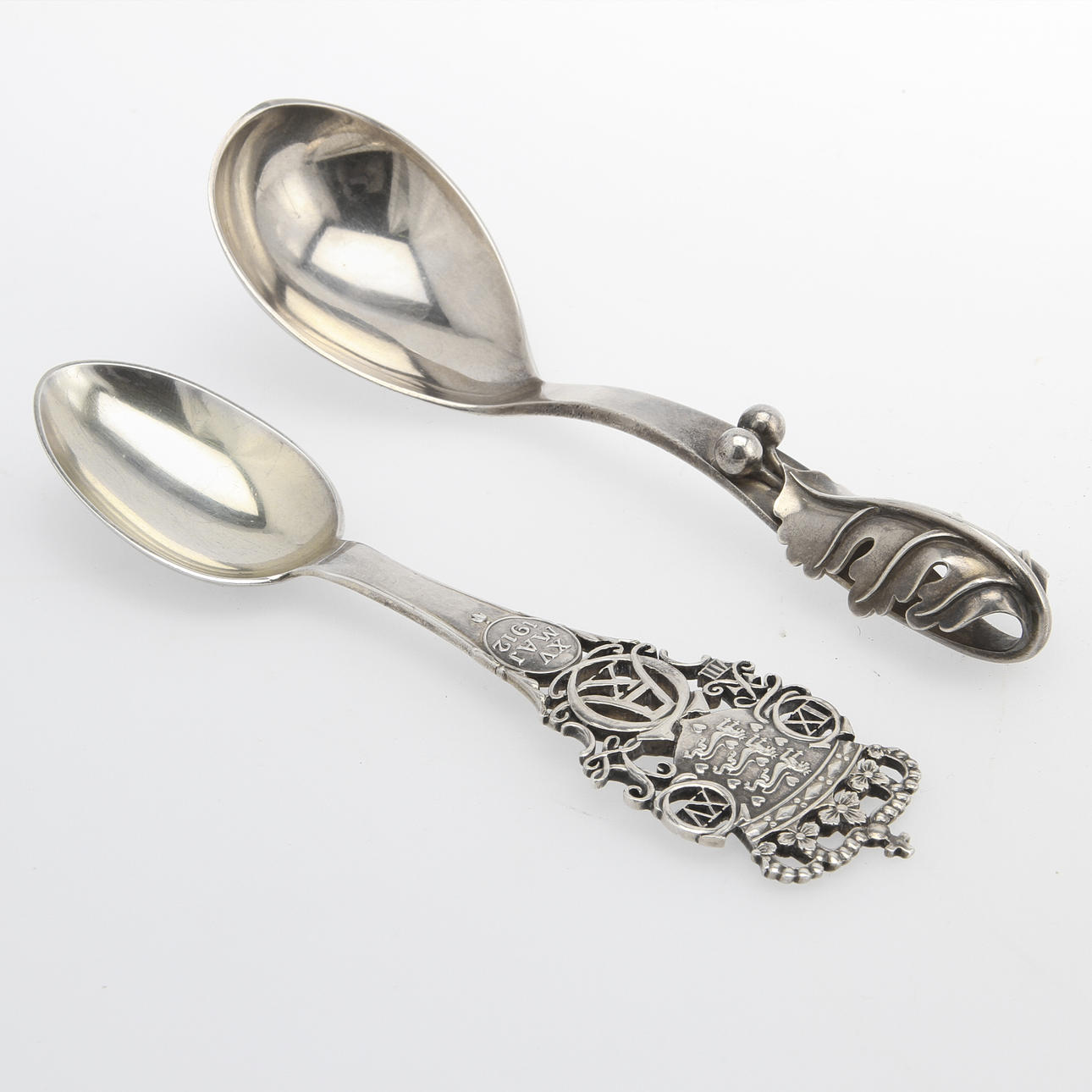 SKEDAR, 2 st, silver och sterlingsilver, Danmark. Vikt ca 110 g.