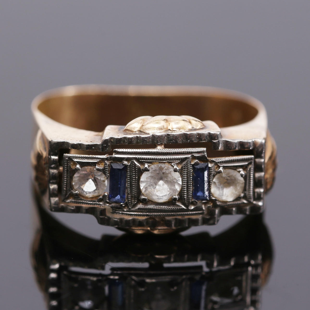 RING 18 k guld med stenar, 3,79 gram.