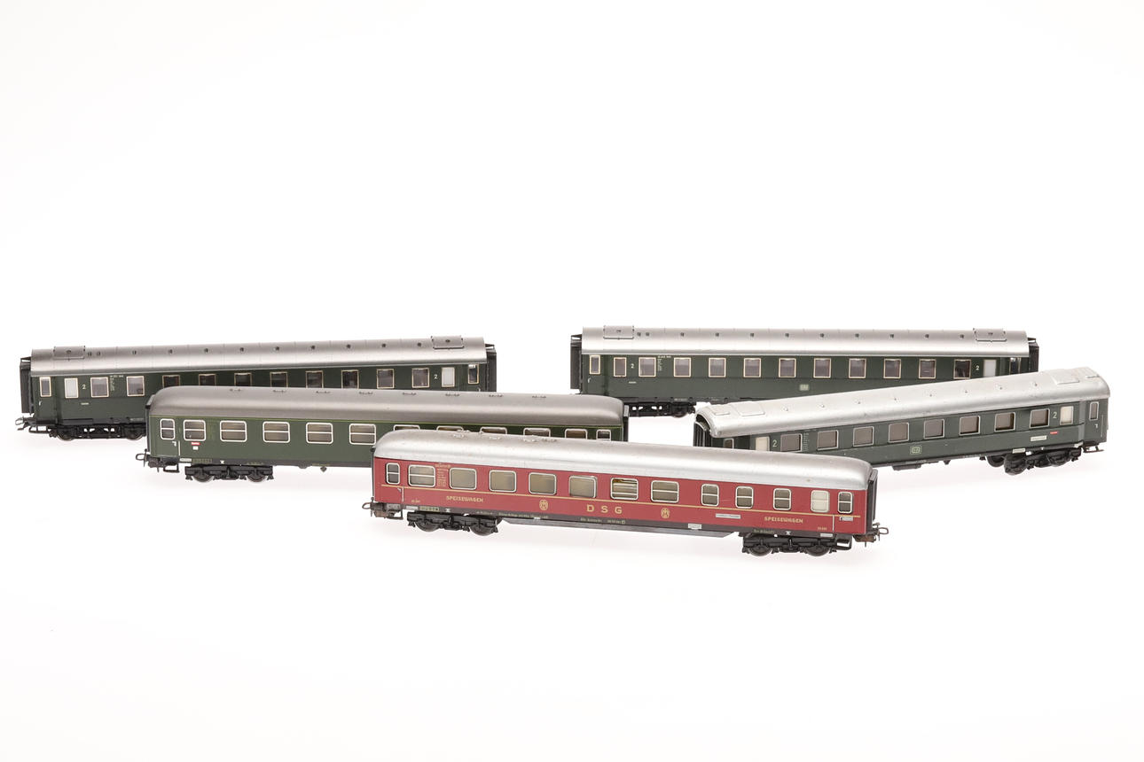 MARKLIN. PASSENGER CARRIAGES. 5 pcs.