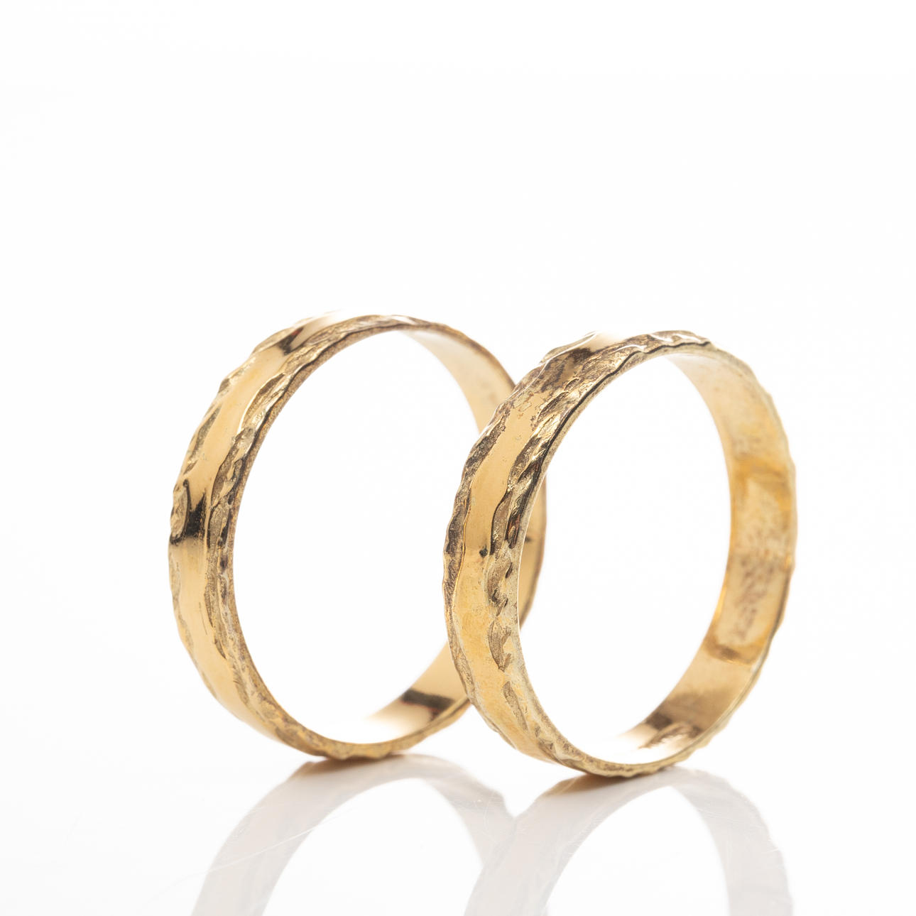 RINGAR, 2 st, Förgyllt sterlingsilver, "Vildmark".