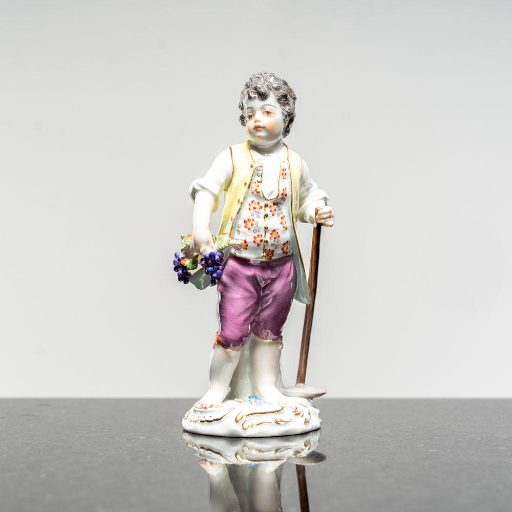 A Meissen Rococo still figure, first half of the 20th century. Ceramics ...