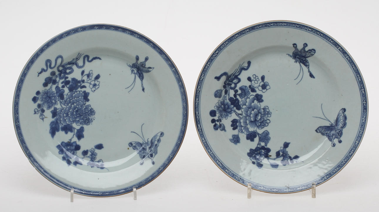 TALLRIKAR, 2 st, porslin, Kina.