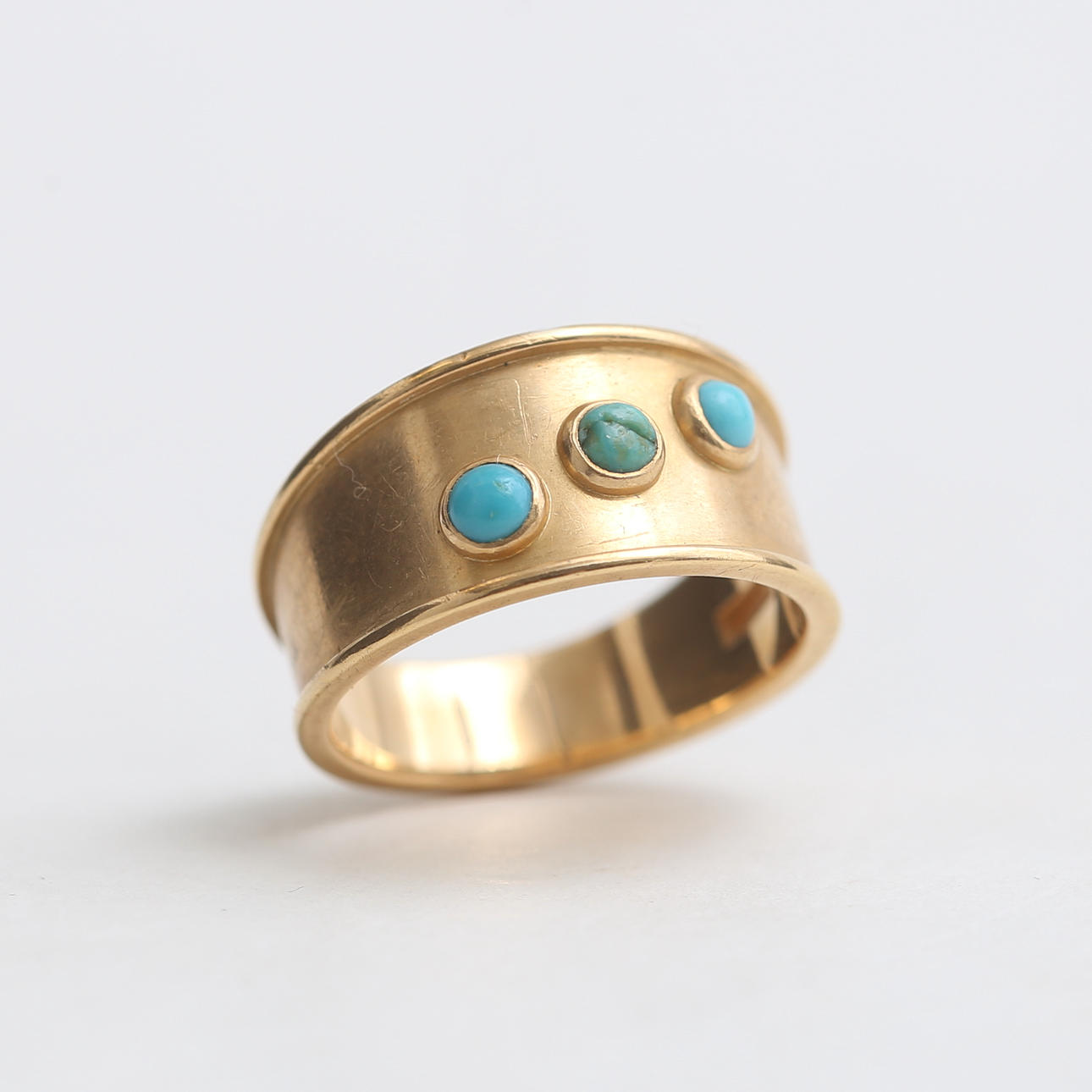 RING, 18k gold with pearls, 4,23 grams.