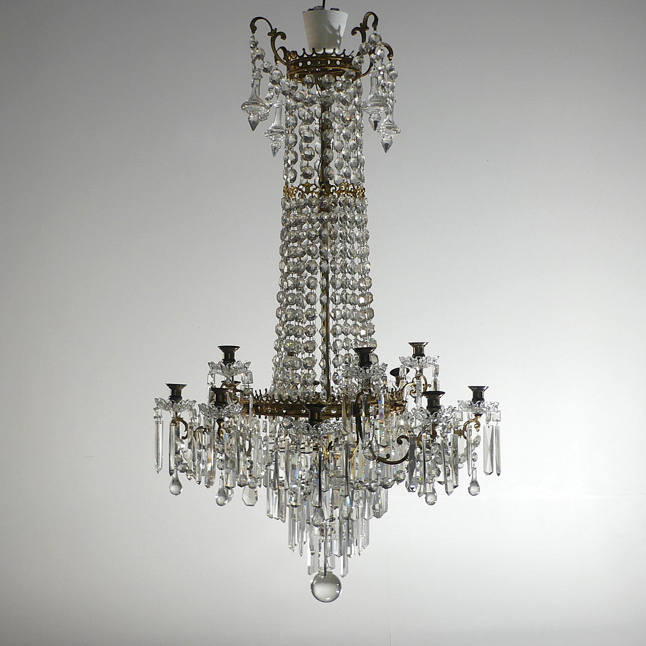 CHANDELIER, Oscarian.