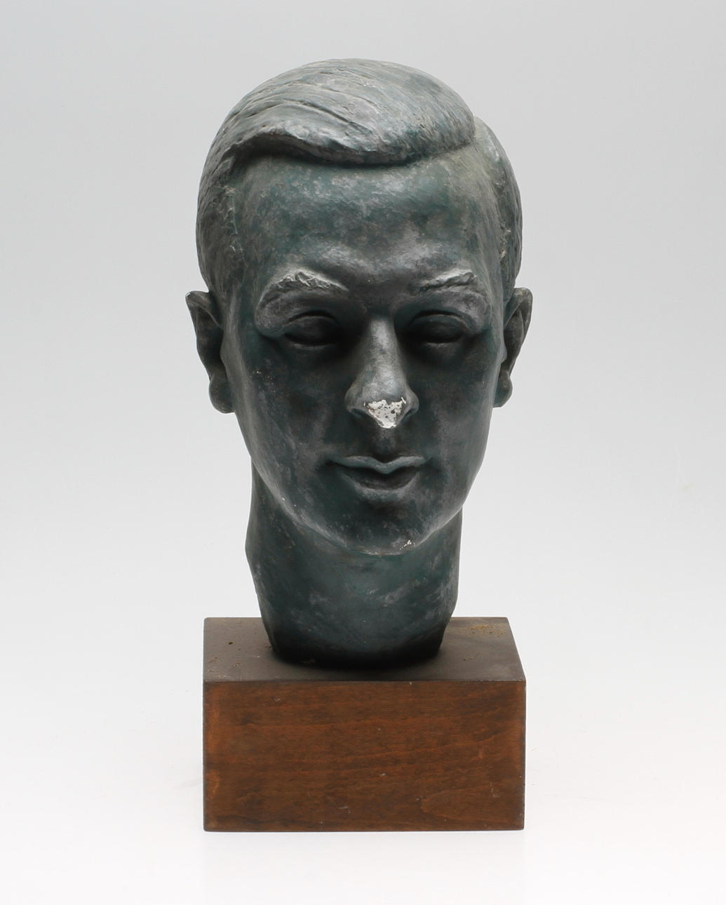 CARIN NILSON(1884-1973). Skulptur, byst, gips, signerad.