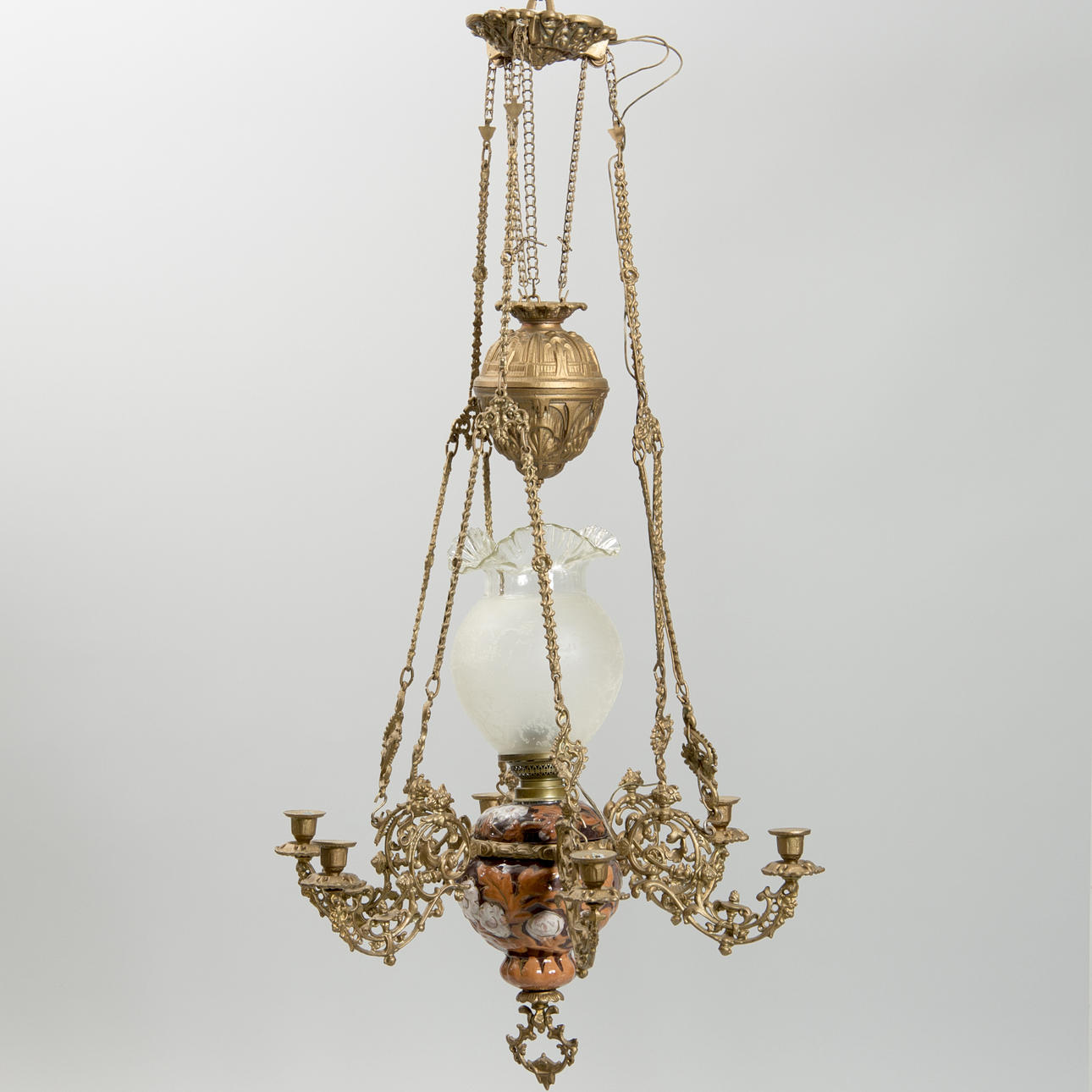 TAKFOTOGENLAMPA, majolika med glaskupa, sent 1800-tal.