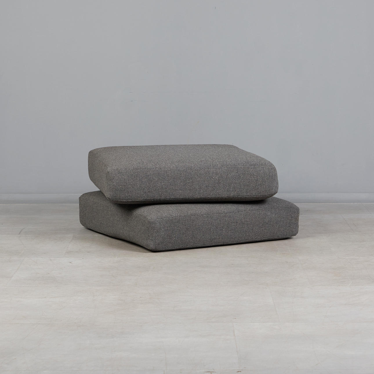 DESIGN floor cushions / seat cushions. (2).