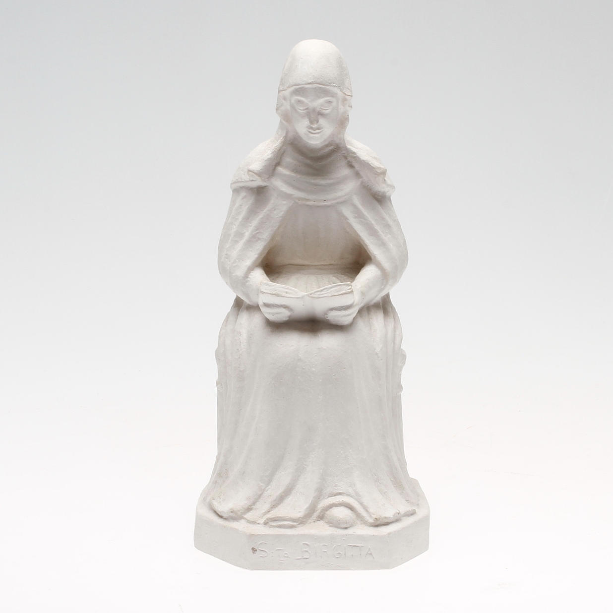 CARIN NILSON(1884-1973). "S:ta Birgitta". Skulptur, gips, signerad och daterad 1932.