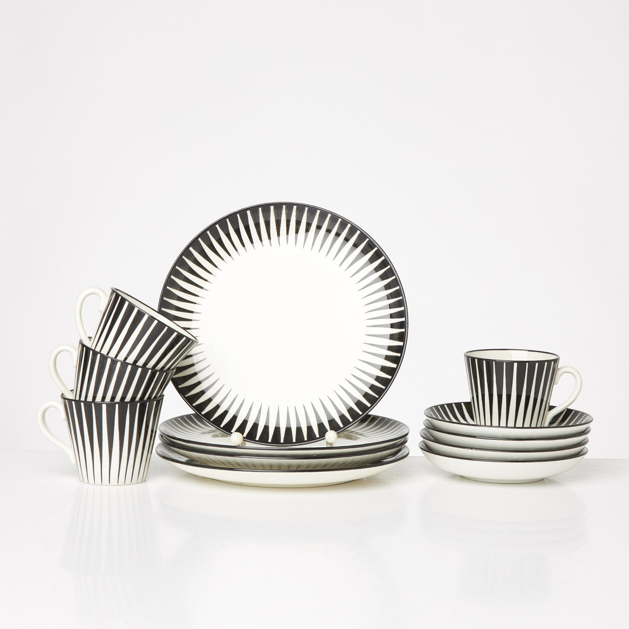 eugen-trost-8-dlr-kaffekoppar-m-fat-och-assietter-zebra-gefle