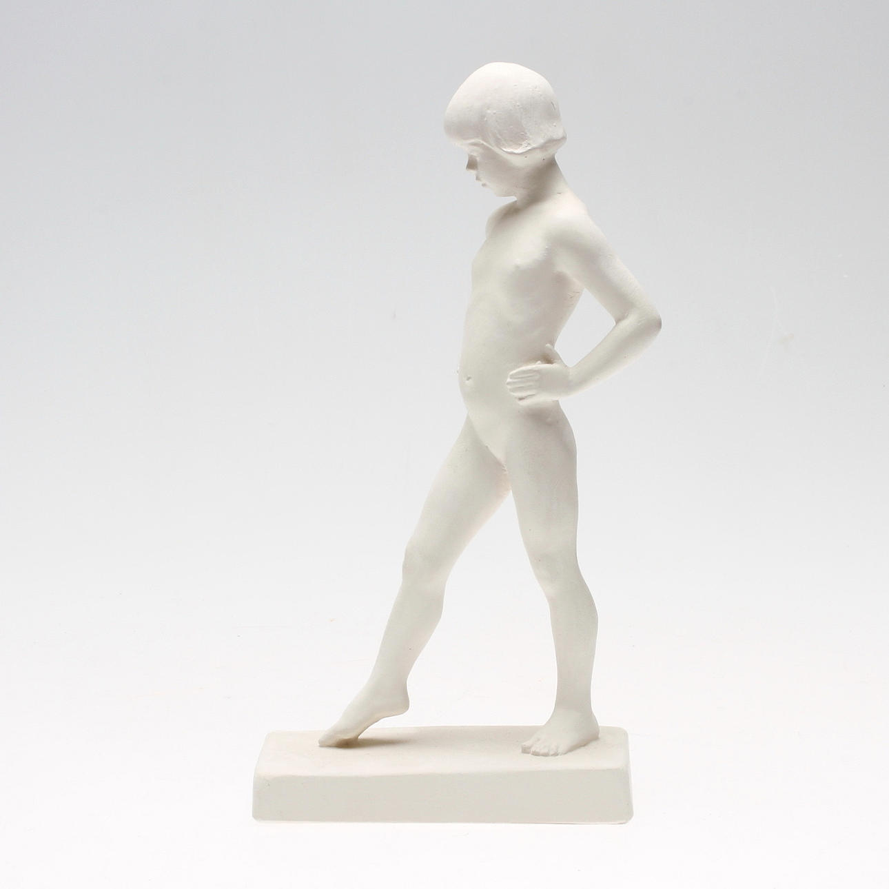 CARIN NILSON(1884-1973). "Boel-Britt". Skulptur, gips, signerad.