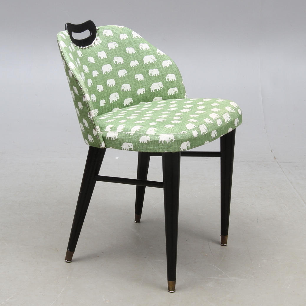 STOL med handtag, klädd med "Elefant" Design Estrid Ericsson, omärkt, 1900-tal.