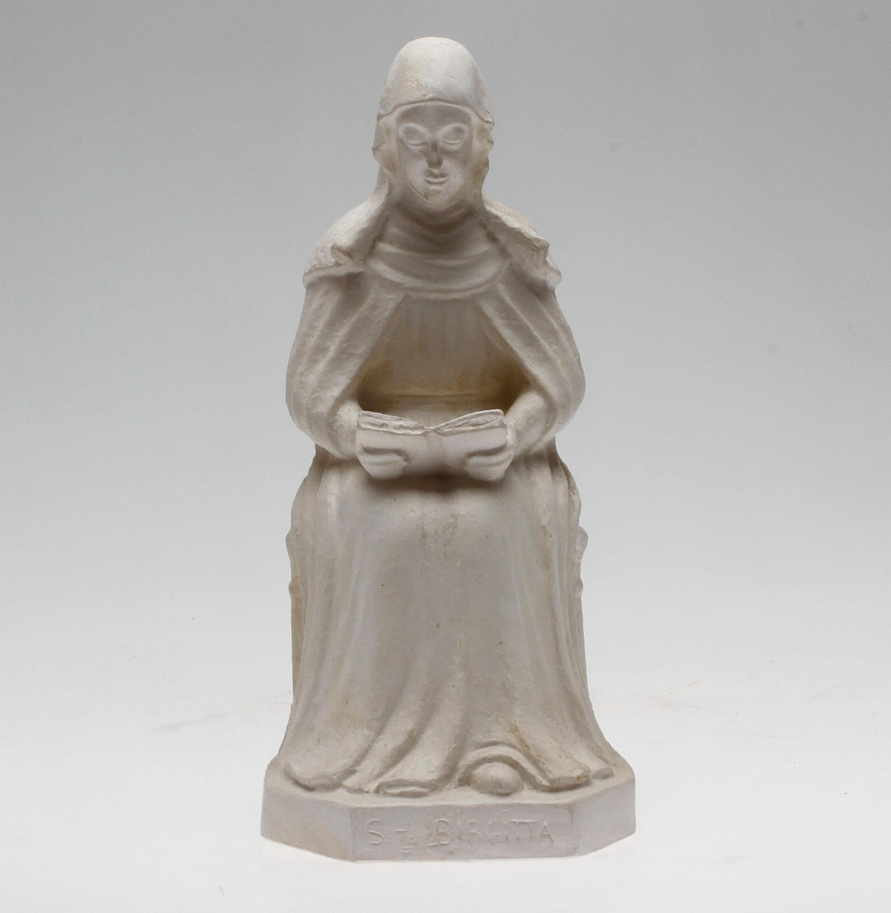 CARIN NILSON(1884-1973). "S:ta Birgitta". Skulptur, gips, signerad och daterad 1932.