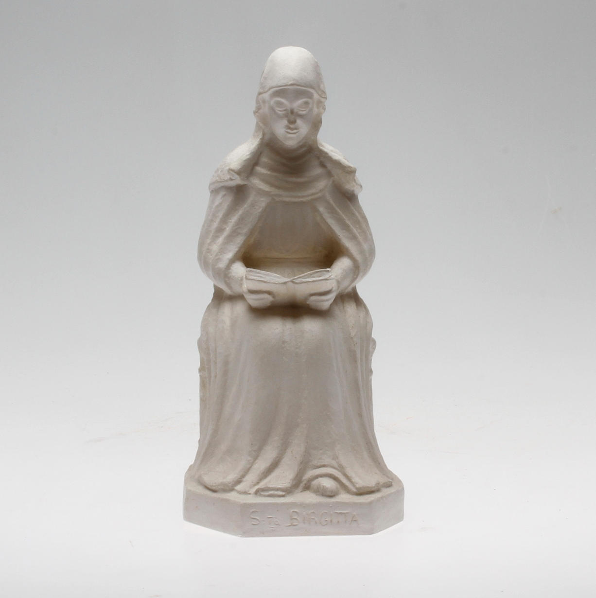 CARIN NILSON(1884-1973). "S:ta Birgitta". Skulptur, gips, signerad och daterad 1932.