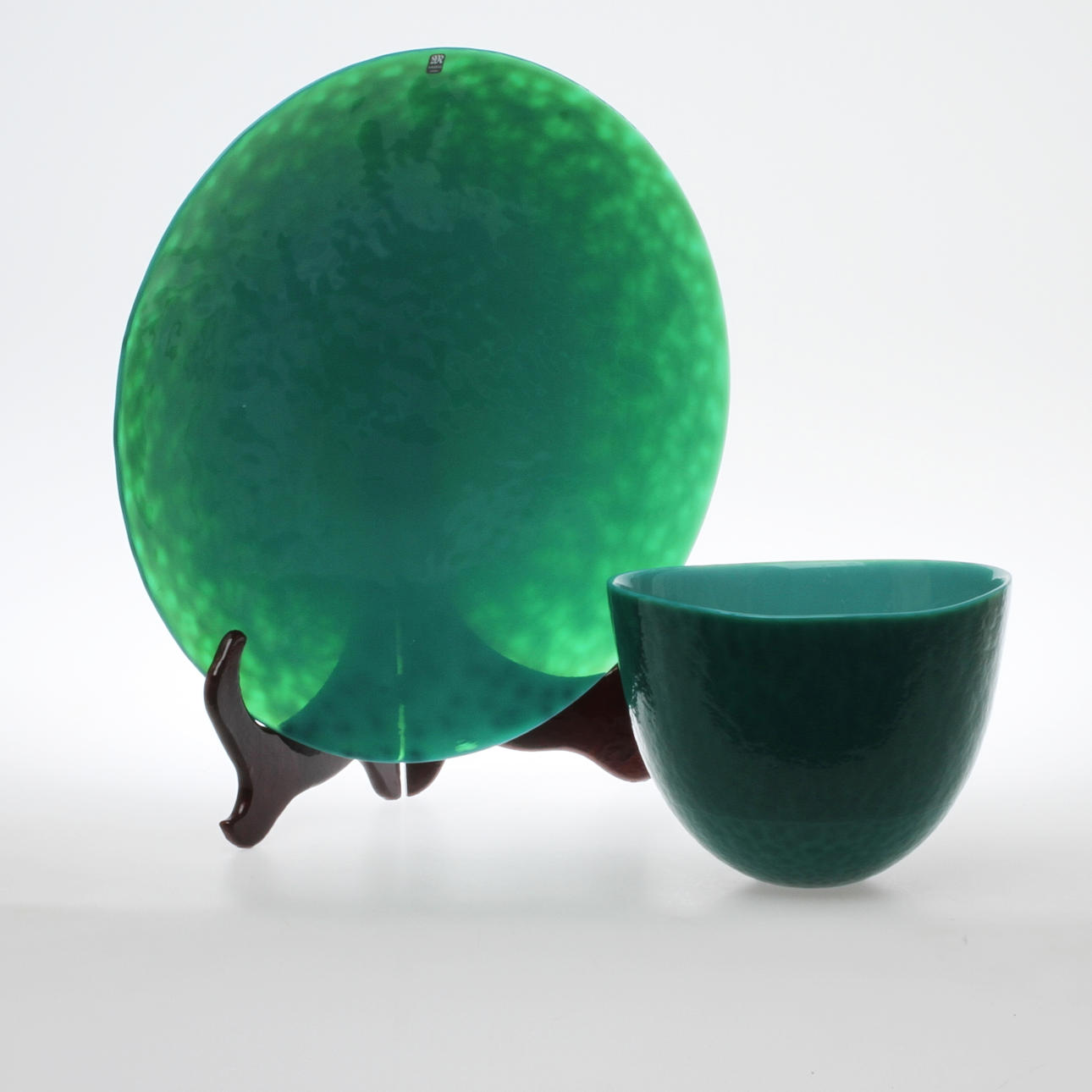 SKÅLVAS samt FAT, glas, "Malakit", Eva Englund, Målerås.