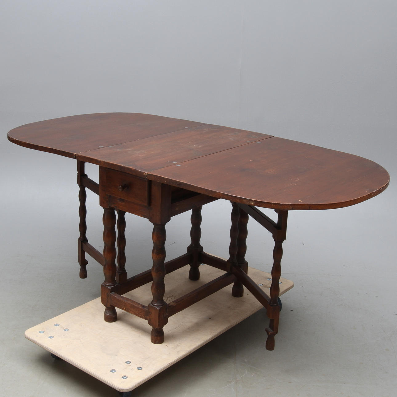 SLAGBORD med lådor, 1700/1800-tal.