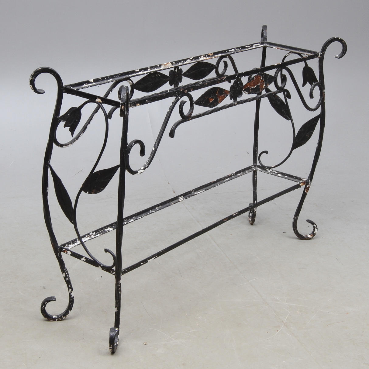 UNDERREDE till bord, metall, 1900-tal.