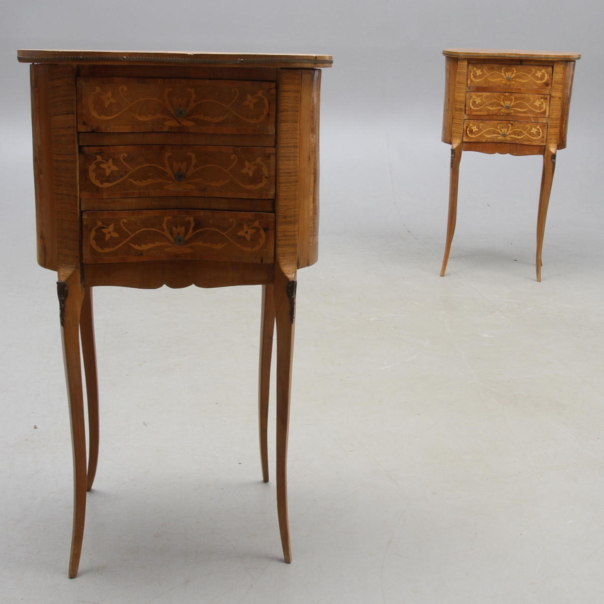 SÄNGBORD/BYRÅER, 1 par, Louis XVI-stil, 18/1900-tal.