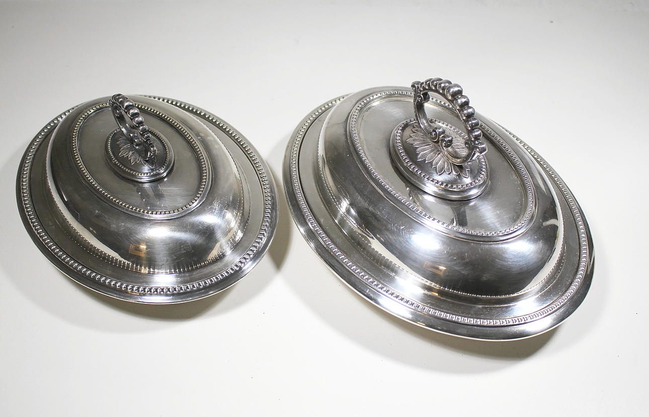 SERVERINGSFAT med lock, 2 st. nysilver.