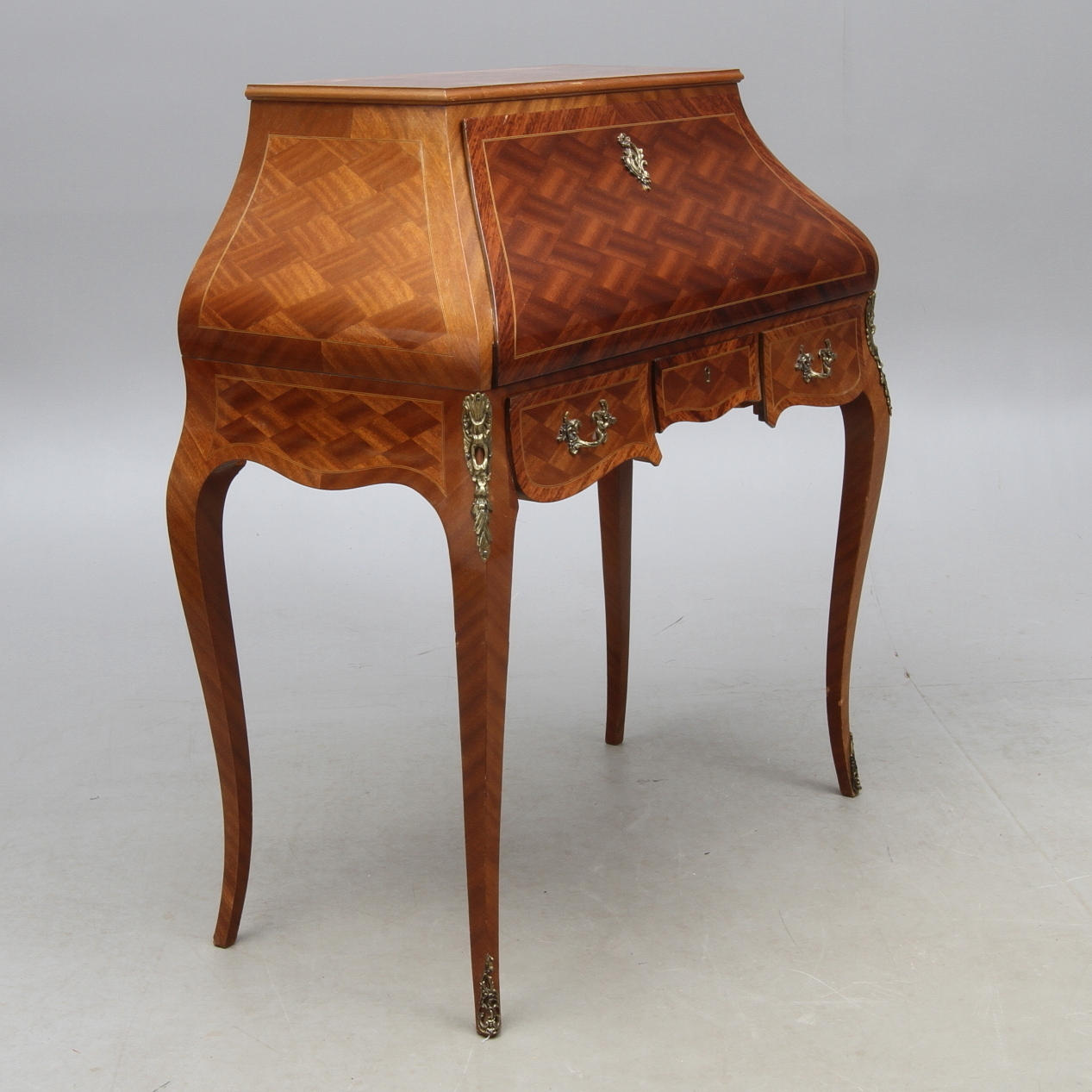 SNEDKLAFFSEKRETÄR, rokokostil, 1900-talets andra hälft.