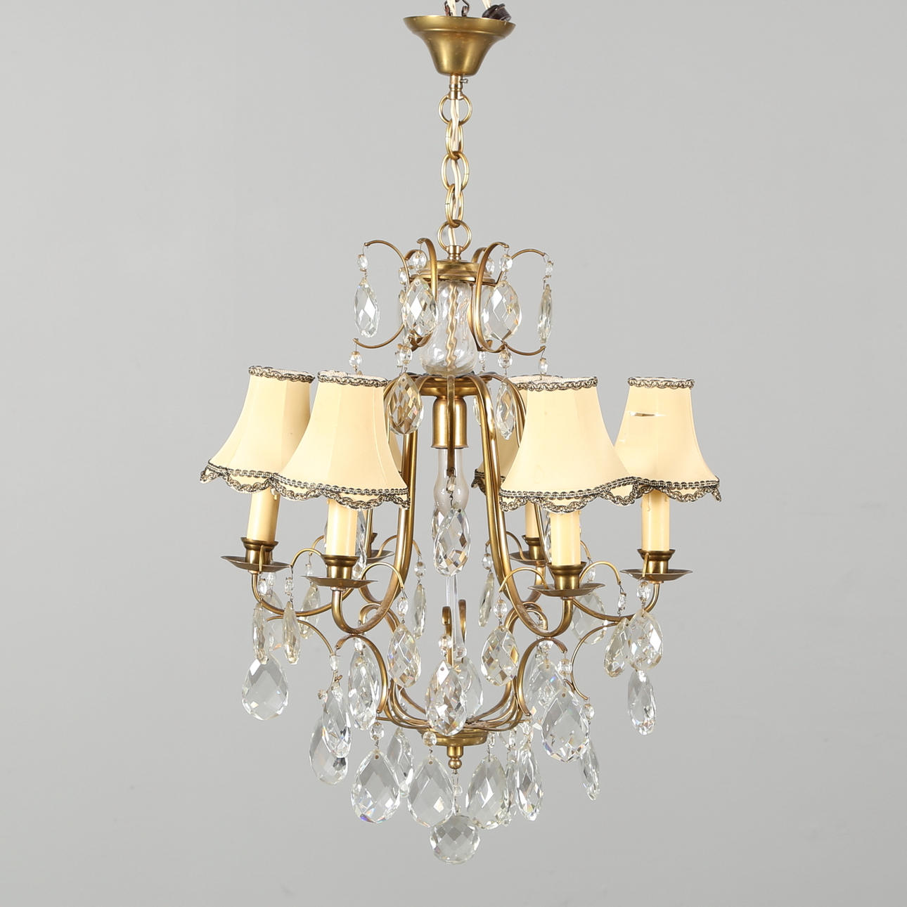 TAKKRONA med prismor, rokokostil, 1900-talets andra hälft.