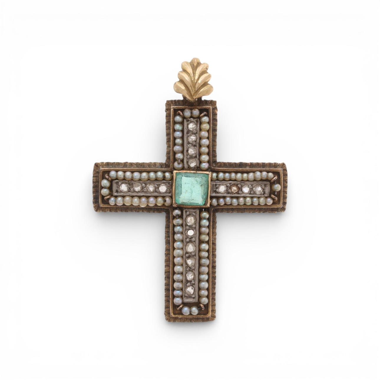 Emerald and diamonds pendant cross, circa 1940.