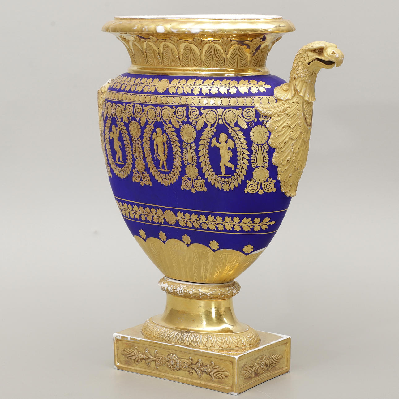 URNA, porslin, 1800-tal.