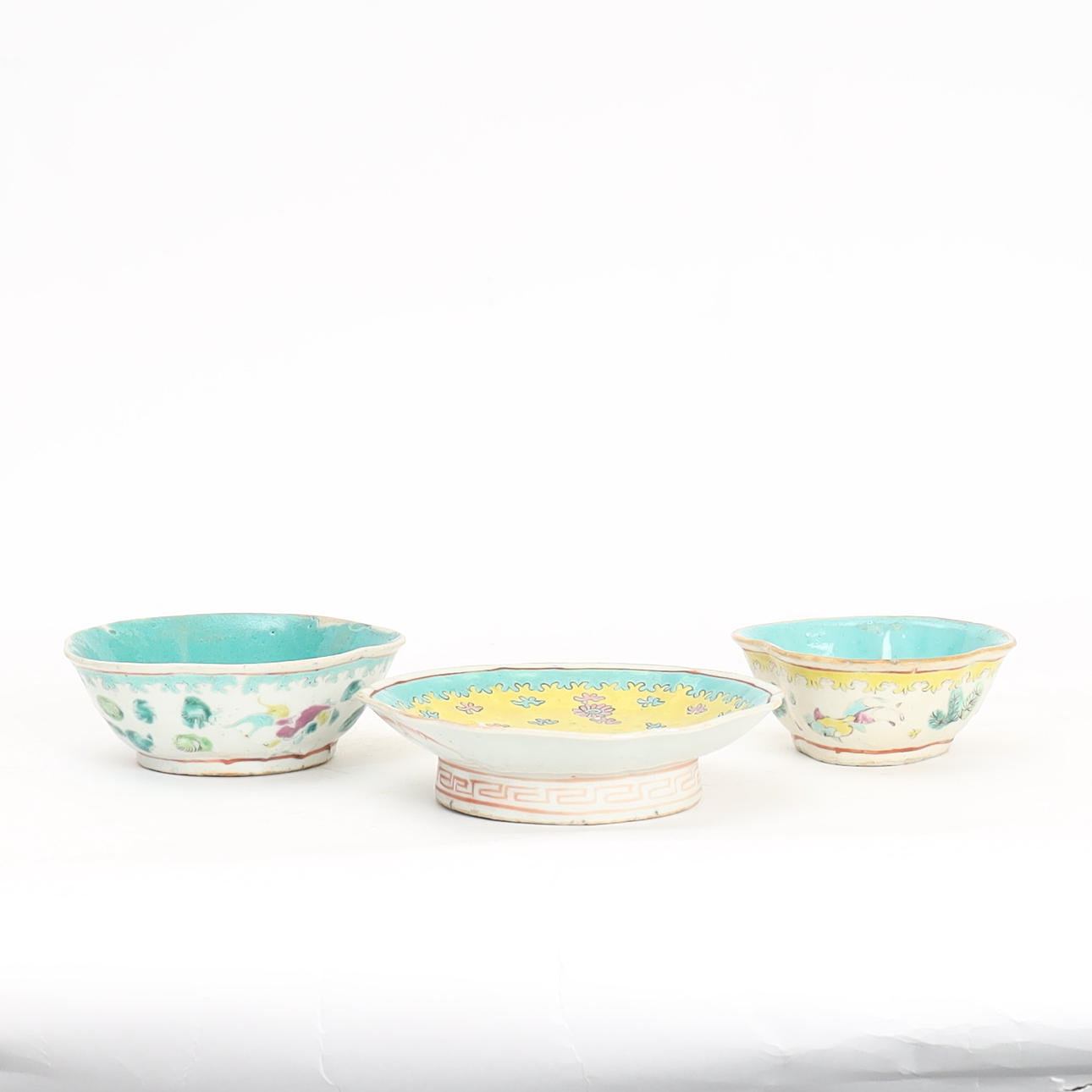 Three bowls, China 20th century.