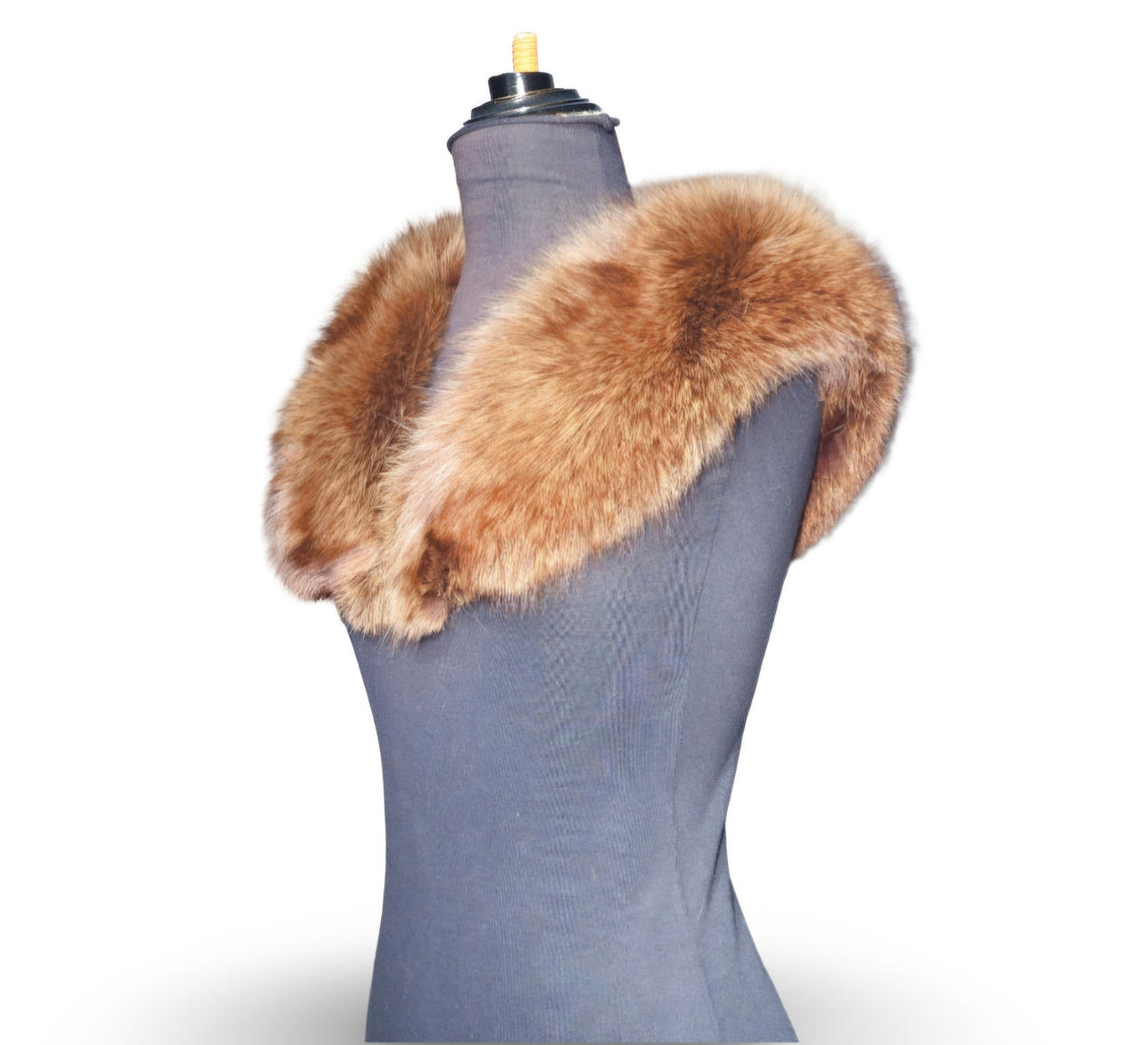 Large brown fox tuxedo collar.