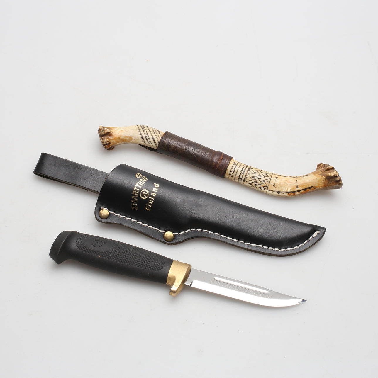 KNIVAR, 2 st, varav en samekniv samt en J. Martini, Finland.