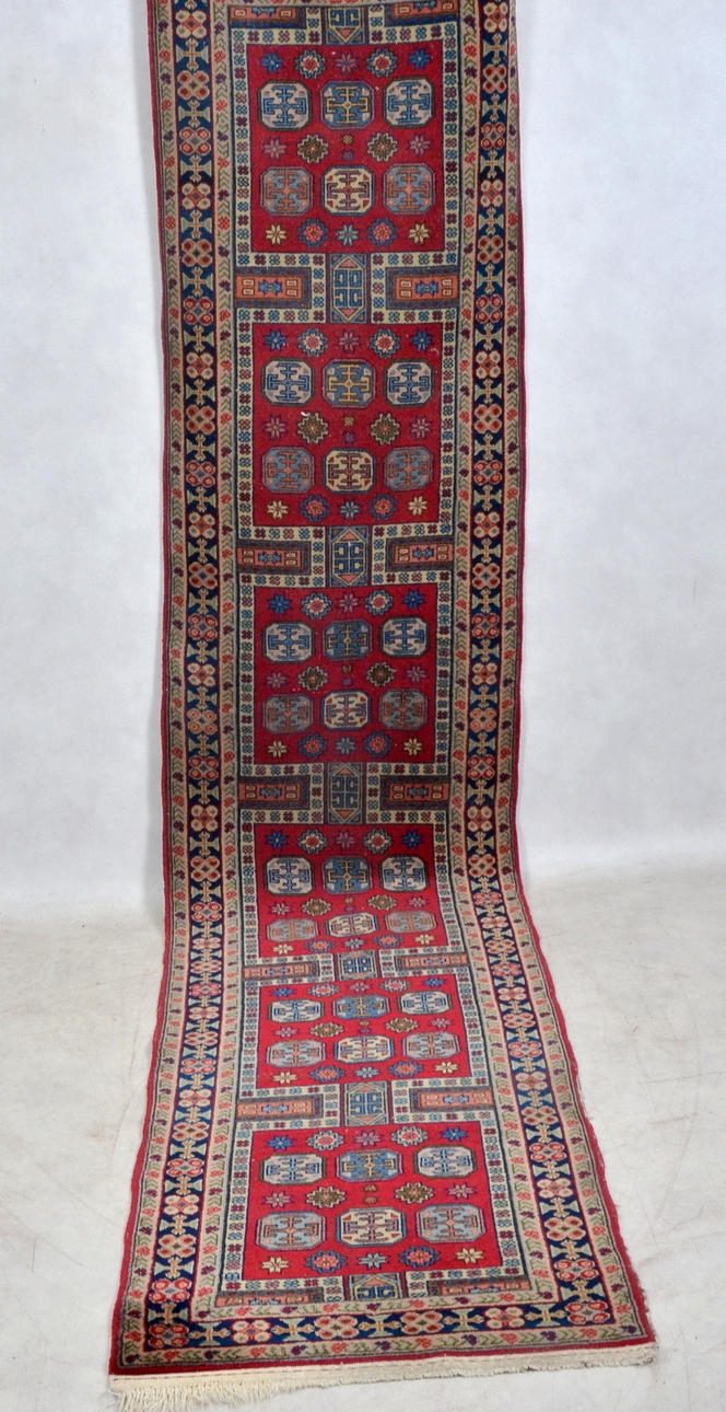 GALLERIMATTA, orientalisk, handknuten, 360x77 cm.