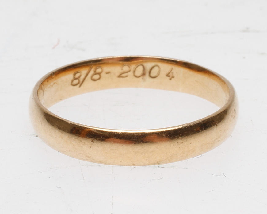 RING, 18k guld, vikt ca 3,6 gr.