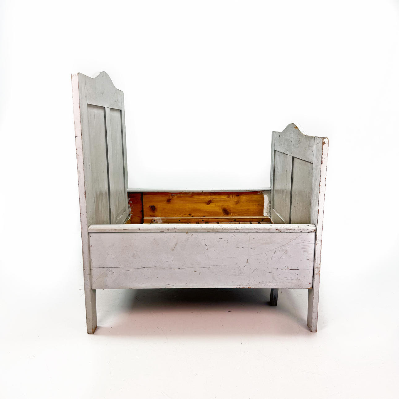 Extendable bed - wood, Early 20th century.