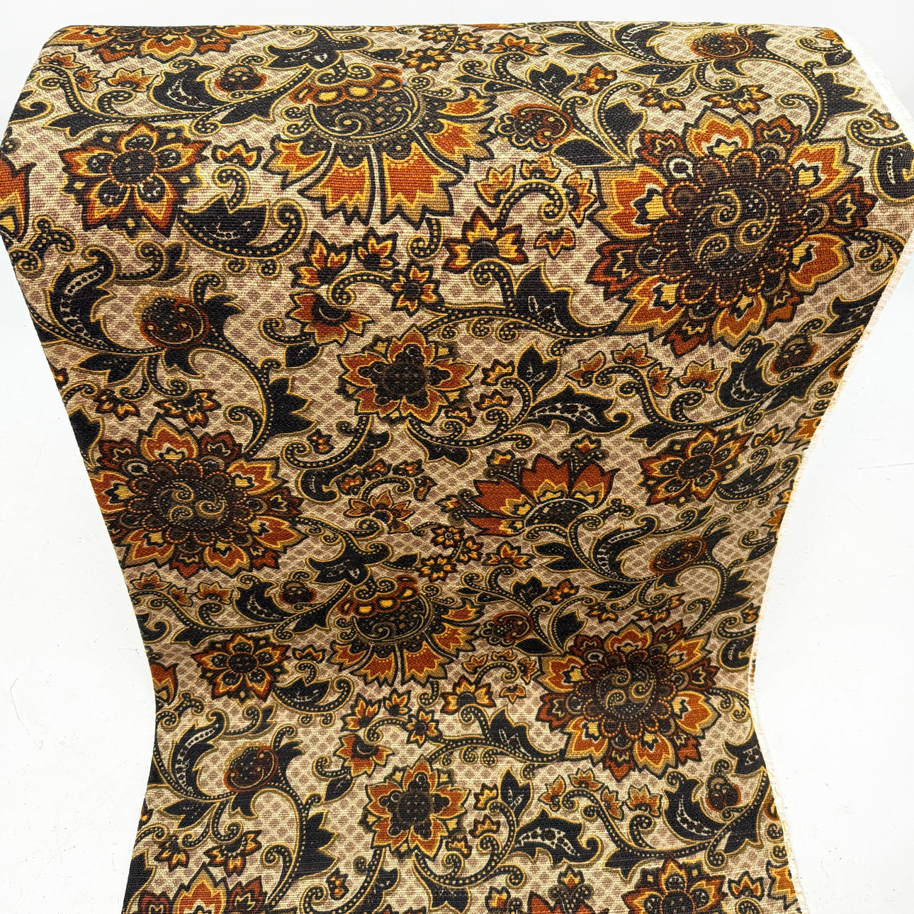 FABRIC ROLL 70 numbers, large flowered.