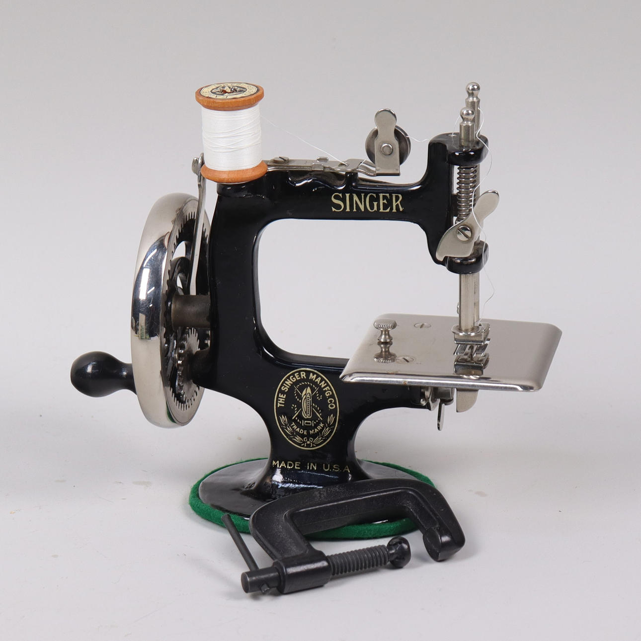 CHILDREN'S SEWING MACHINE, Singer Sewing Machine No.20, 1940/50's. Toys ...