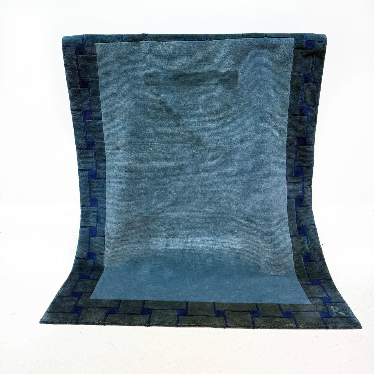 MATTA - blå handtufftad ullmatta, signerad RE. Mattor & Textil ...