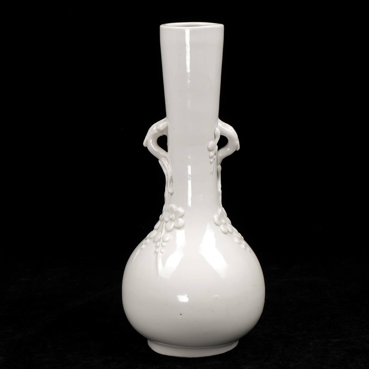 VAS, stengods med vit glasyr, orientalisk.