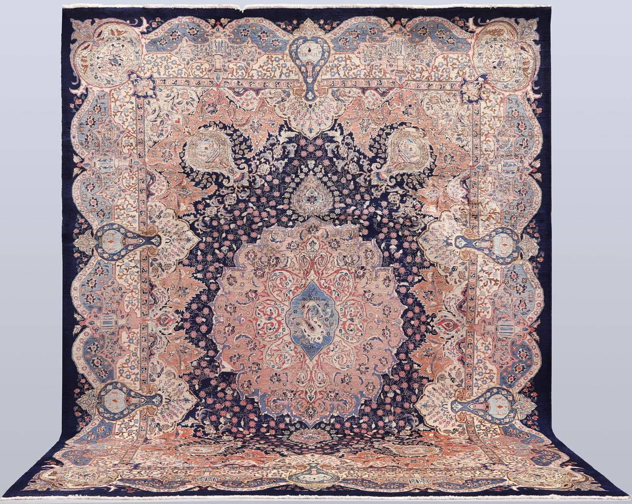 CARPET. Cashmere, 385 x 305 cm.